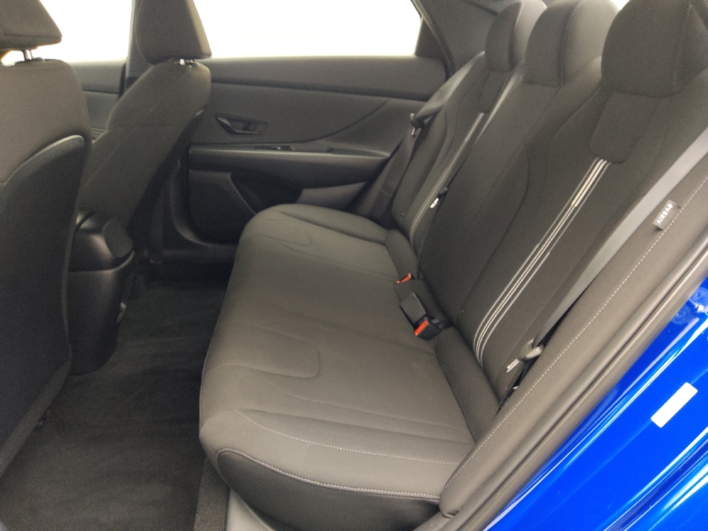 2025 Hyundai Elantra SEL - Photo 14