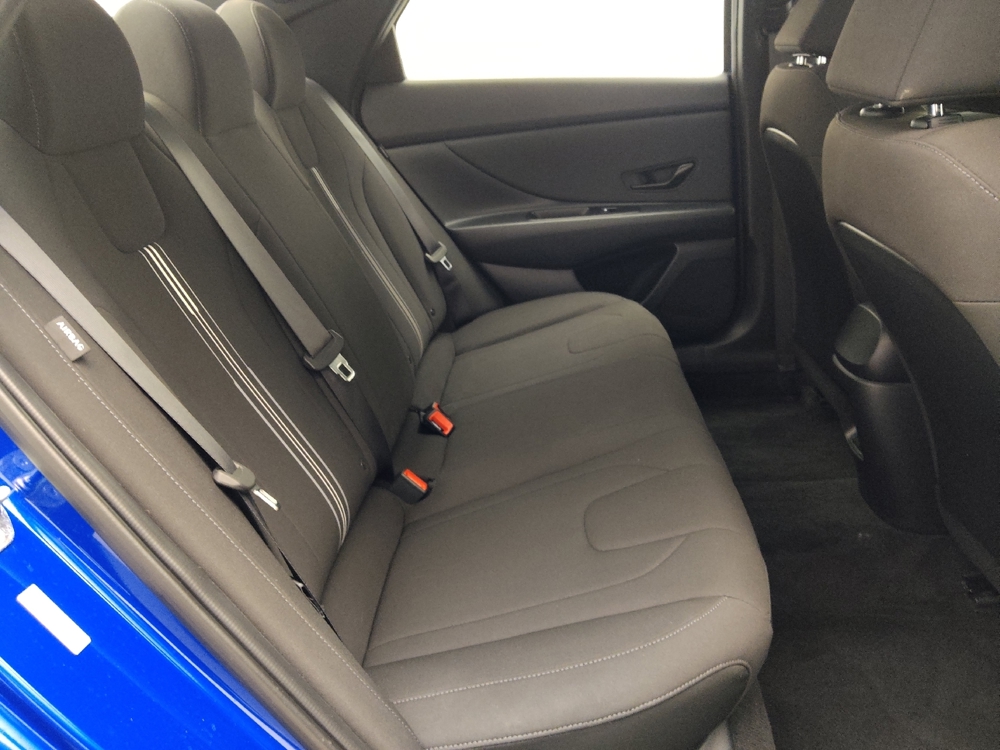 2025 Hyundai Elantra SEL - Photo 15