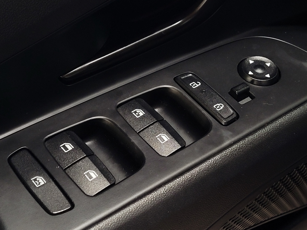 2025 Hyundai Elantra SEL - Photo 21