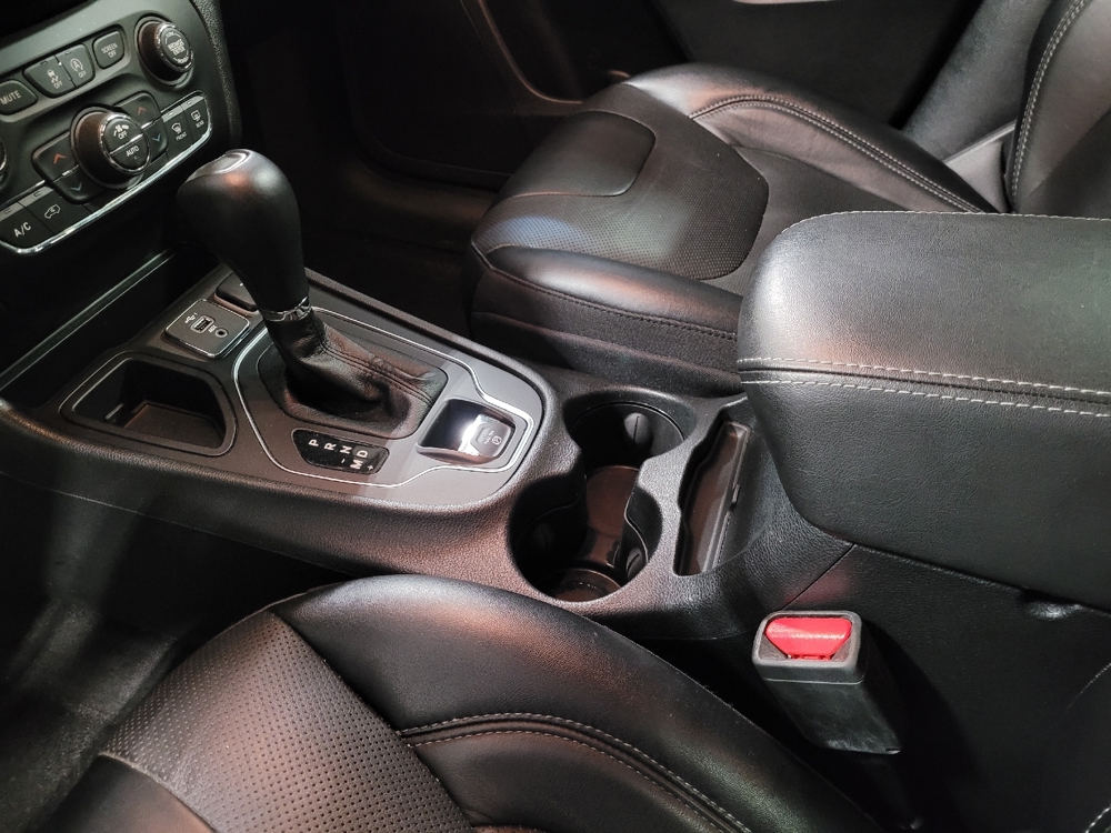2022 Jeep Cherokee Latitude Lux - Photo 20