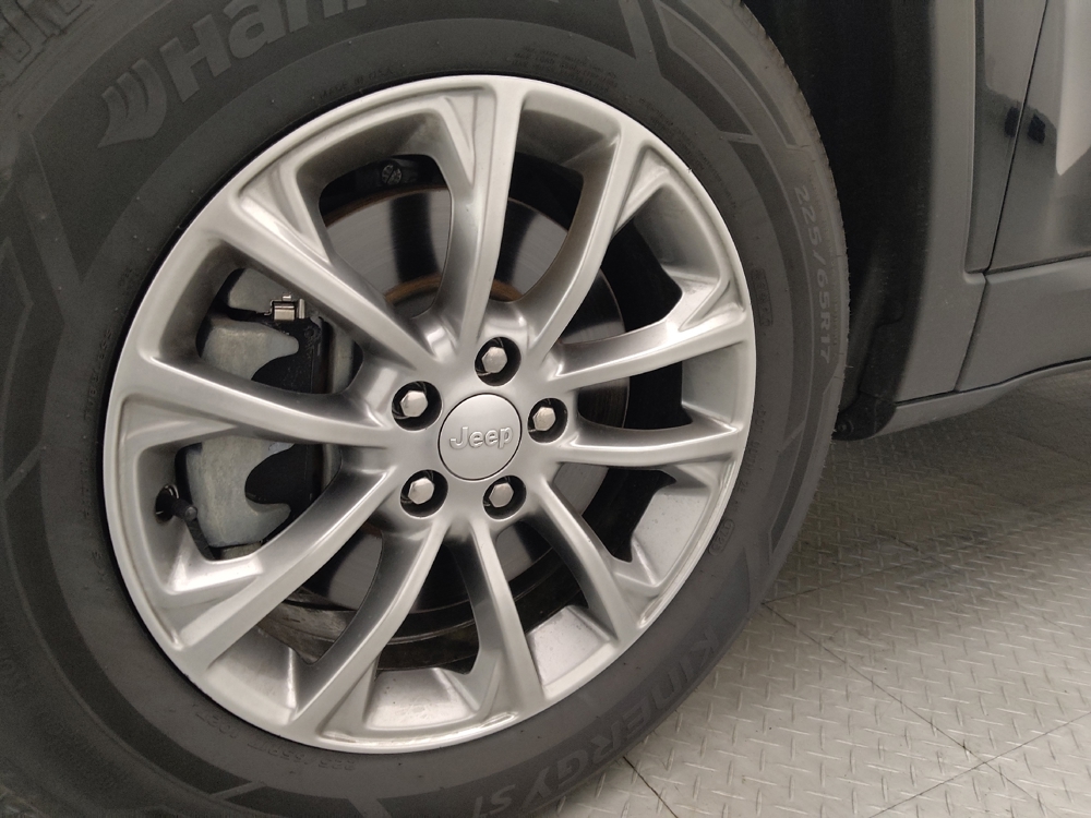 2022 Jeep Cherokee Latitude Lux - Photo 24
