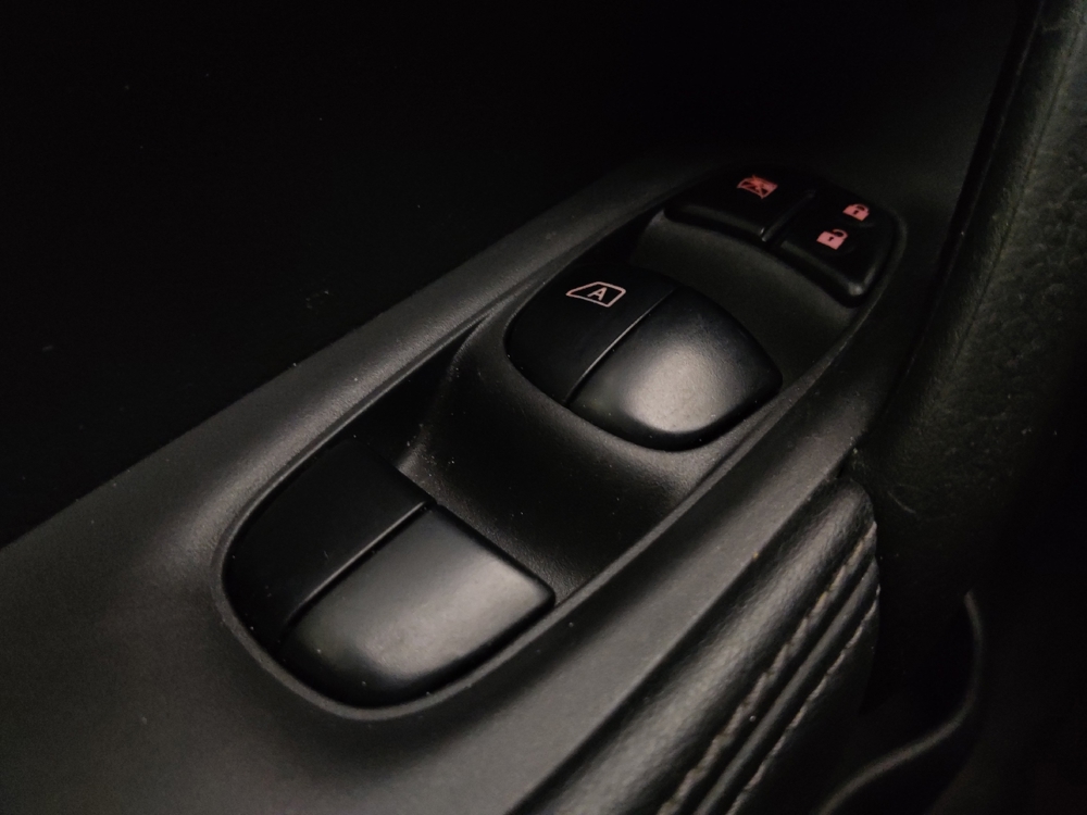 2017 Nissan Rogue SV - Photo 21