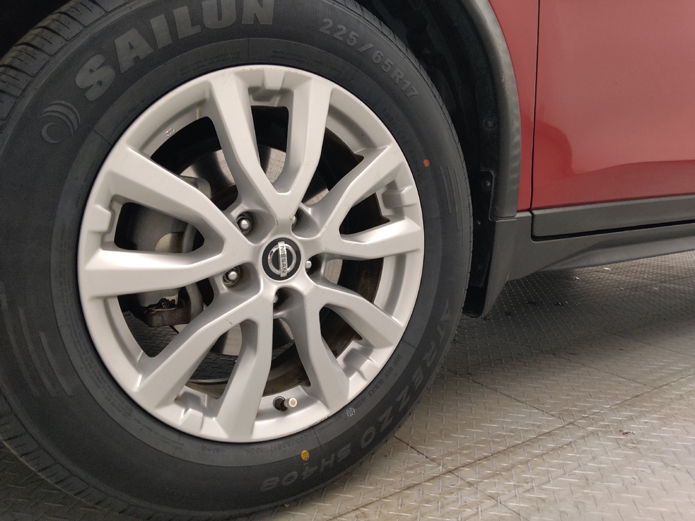 2017 Nissan Rogue SV - Photo 24