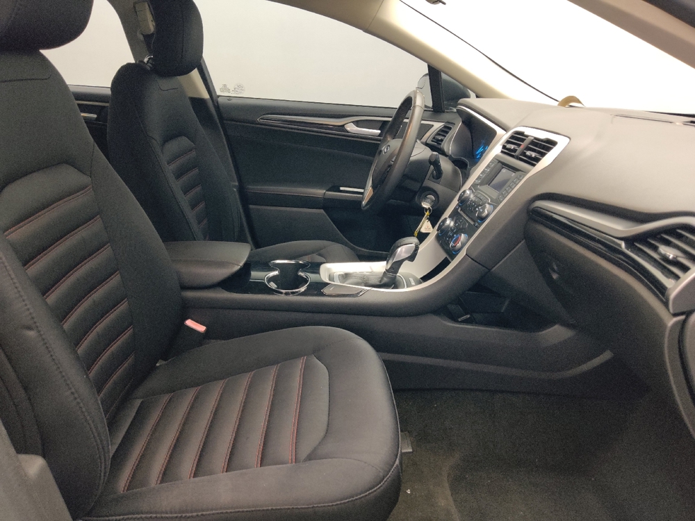 2015 Ford Fusion SE - Photo 16