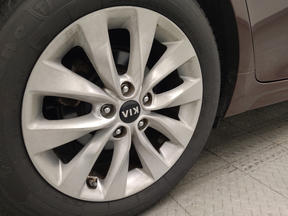 2017 Kia Optima LX - Photo 24