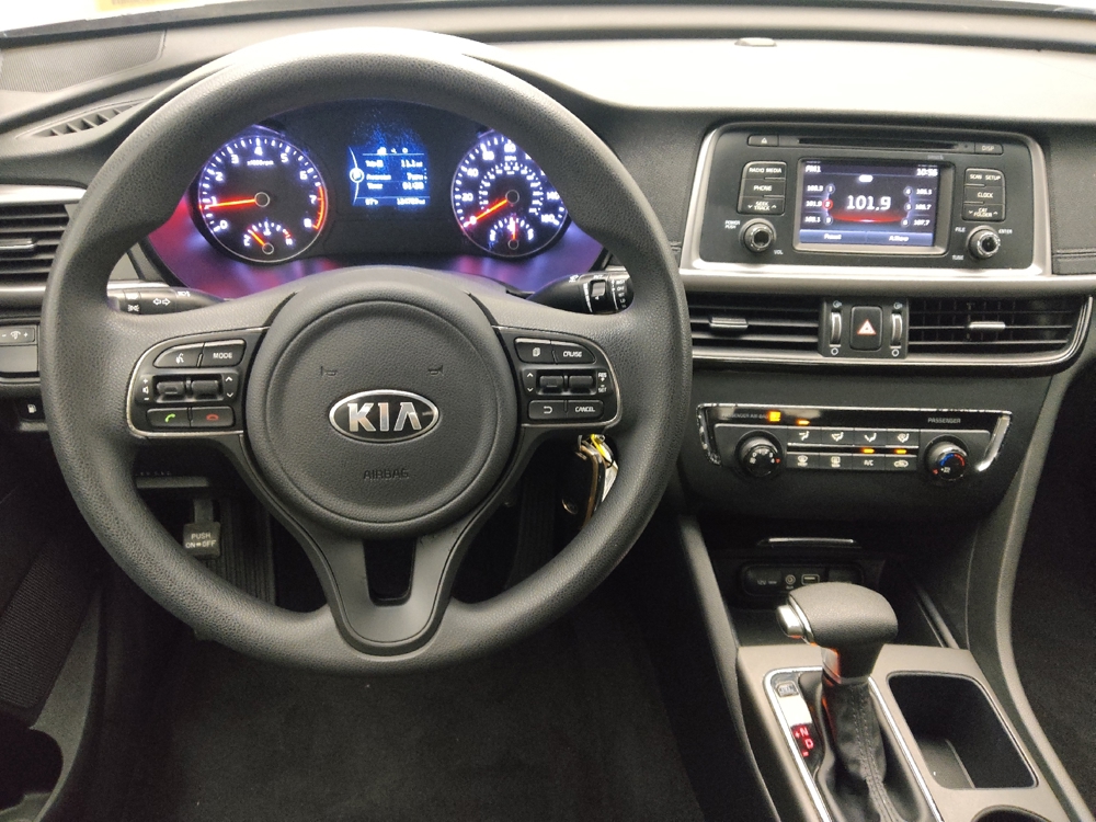 2017 Kia Optima LX - Photo 17