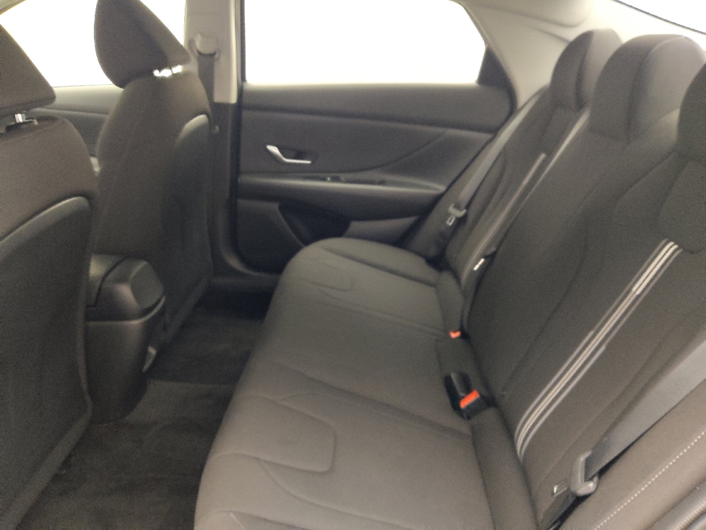 2024 Hyundai Elantra SEL - Photo 14
