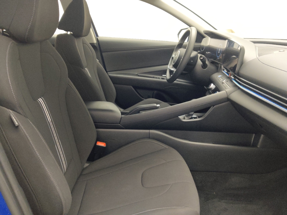 2024 Hyundai Elantra SEL - Photo 16