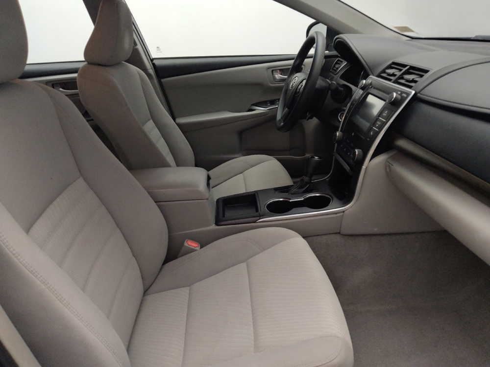 2016 Toyota Camry LE - Photo 16
