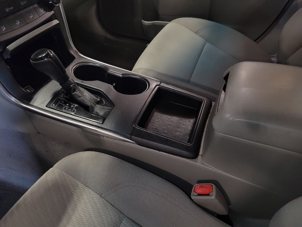 2016 Toyota Camry LE - Photo 20