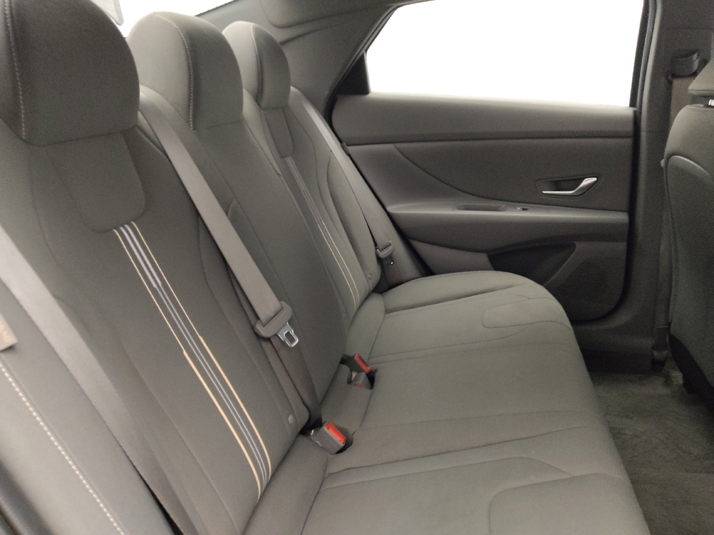 2025 Hyundai Elantra SEL - Photo 15