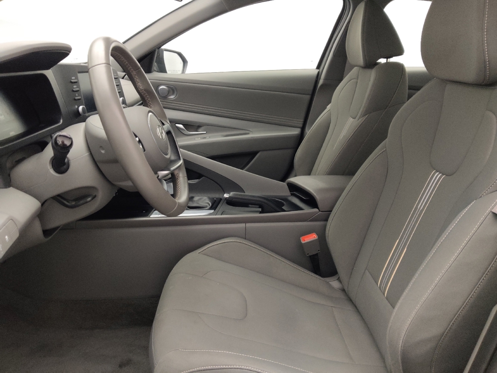 2025 Hyundai Elantra SEL - Photo 13