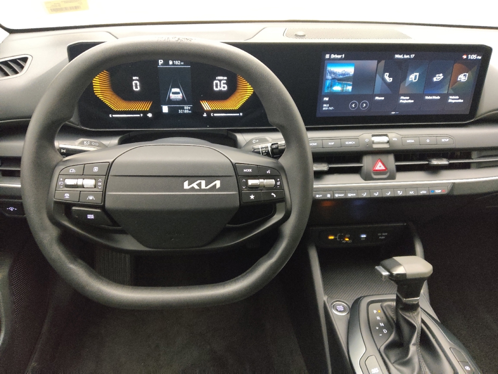2025 Kia K4 LXS - Photo 17