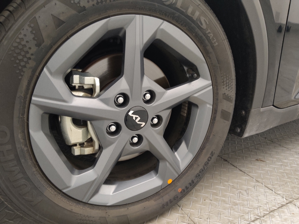 2025 Kia K4 LXS - Photo 24