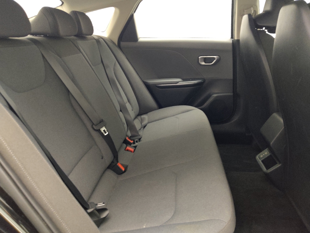 2025 Kia K4 LXS - Photo 15