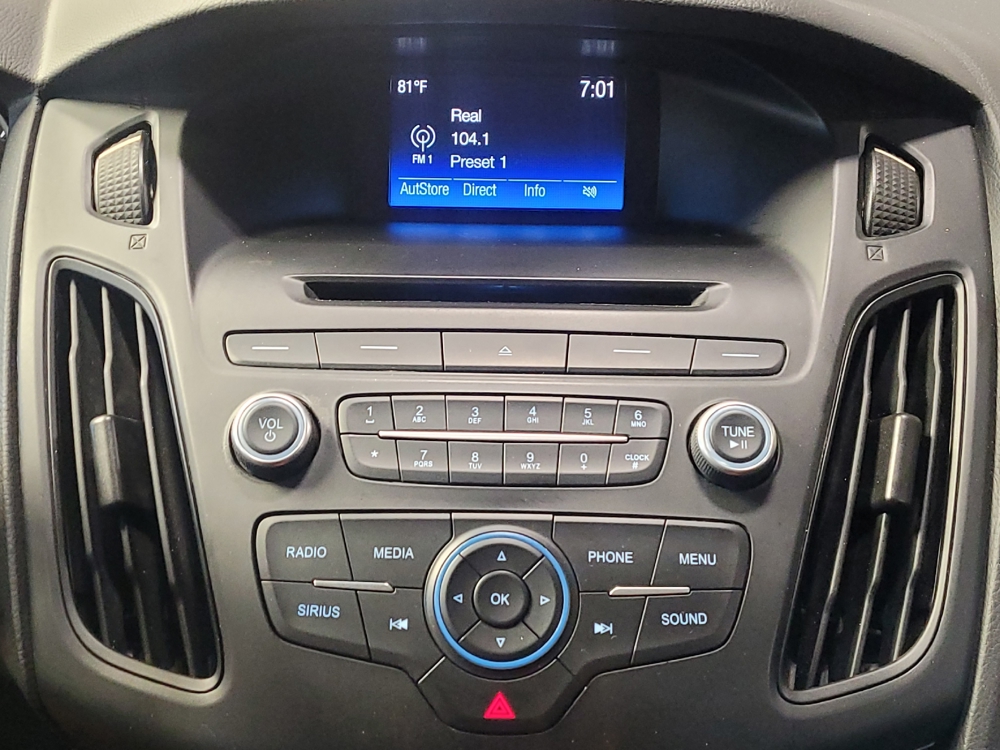 2017 Ford Focus SE - Photo 19