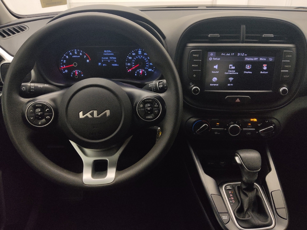 2022 Kia Soul LX - Photo 17