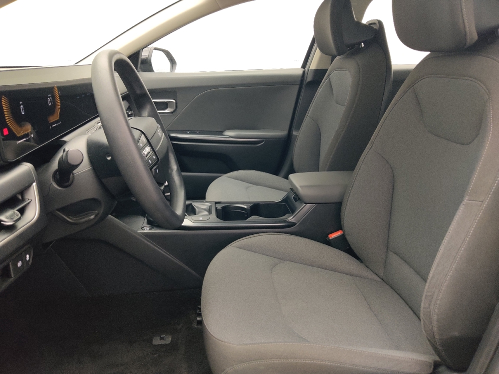 2025 Kia K4 LXS - Photo 13