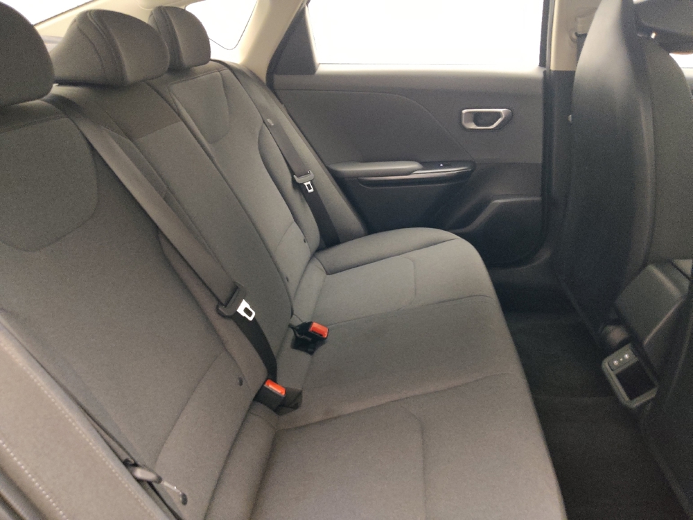 2025 Kia K4 LXS - Photo 15