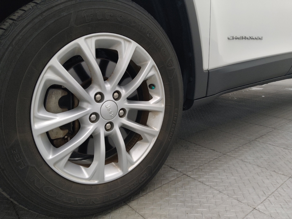 2022 Jeep Cherokee Latitude Lux - Photo 24