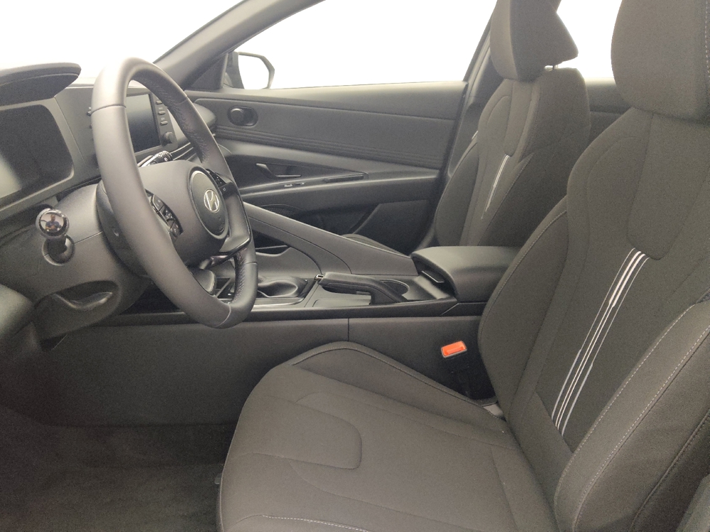 2025 Hyundai Elantra SEL - Photo 13