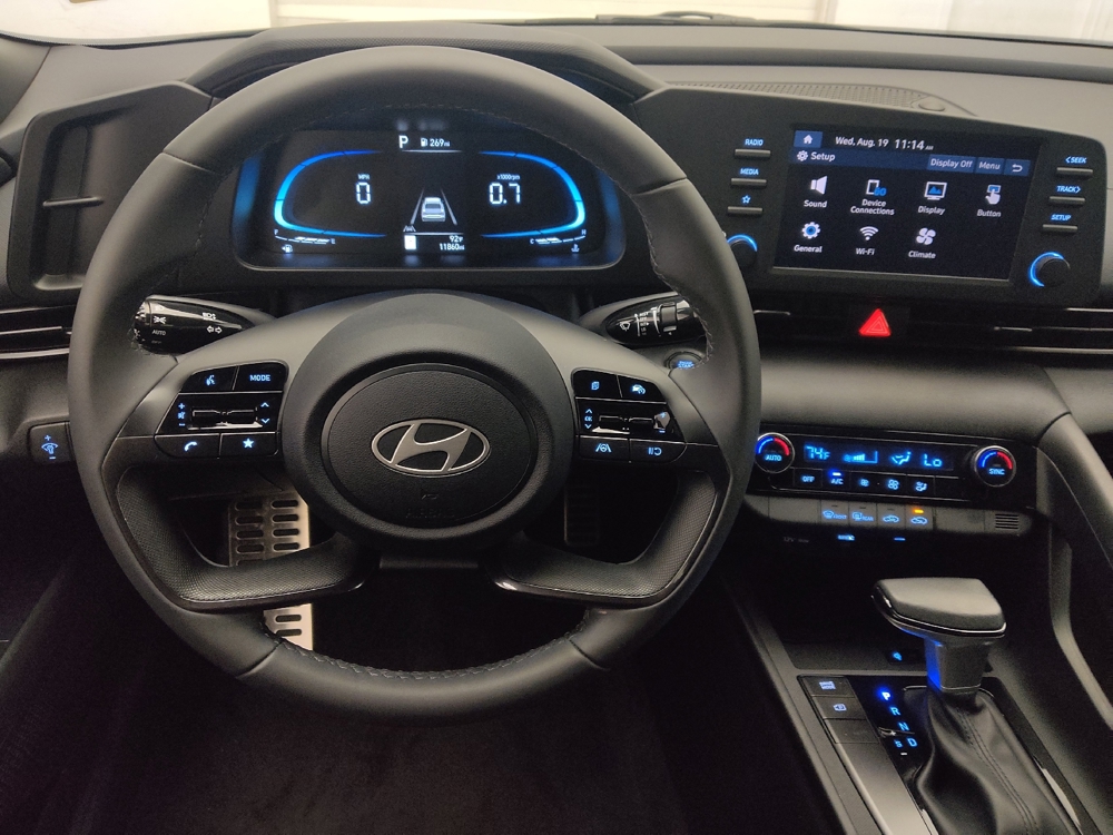 2025 Hyundai Elantra SEL - Photo 17
