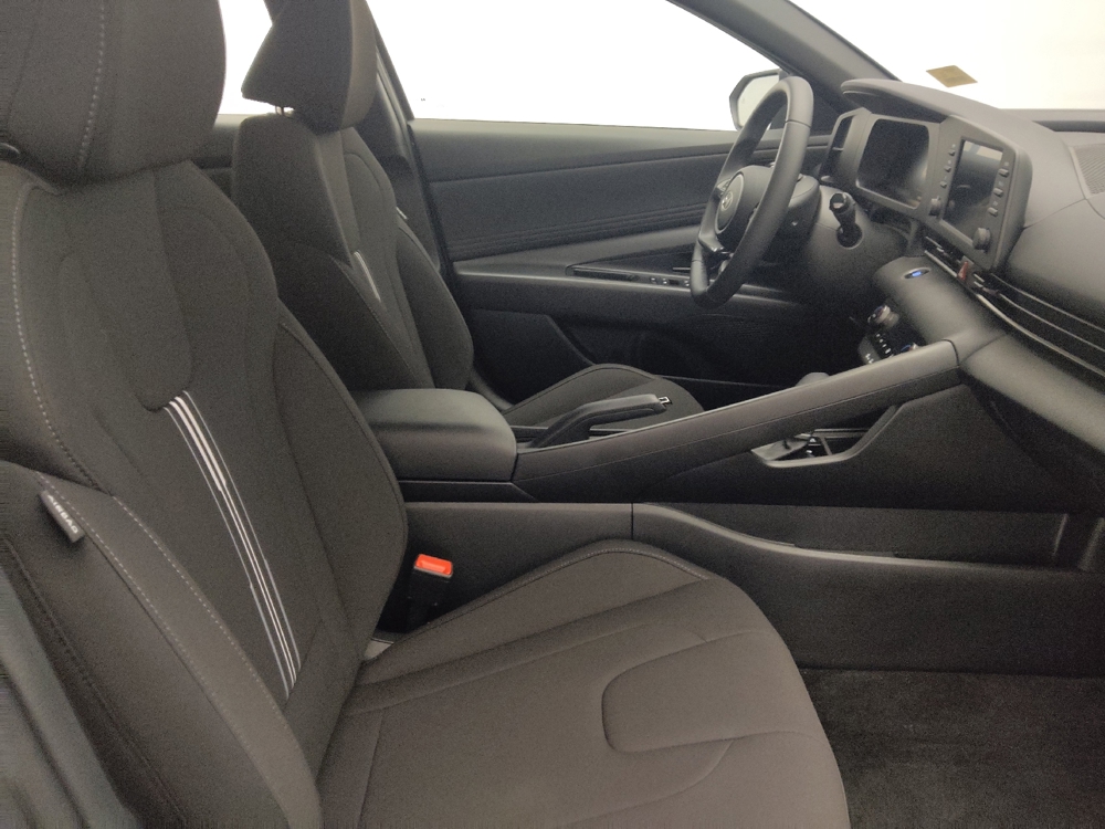 2025 Hyundai Elantra SEL - Photo 16