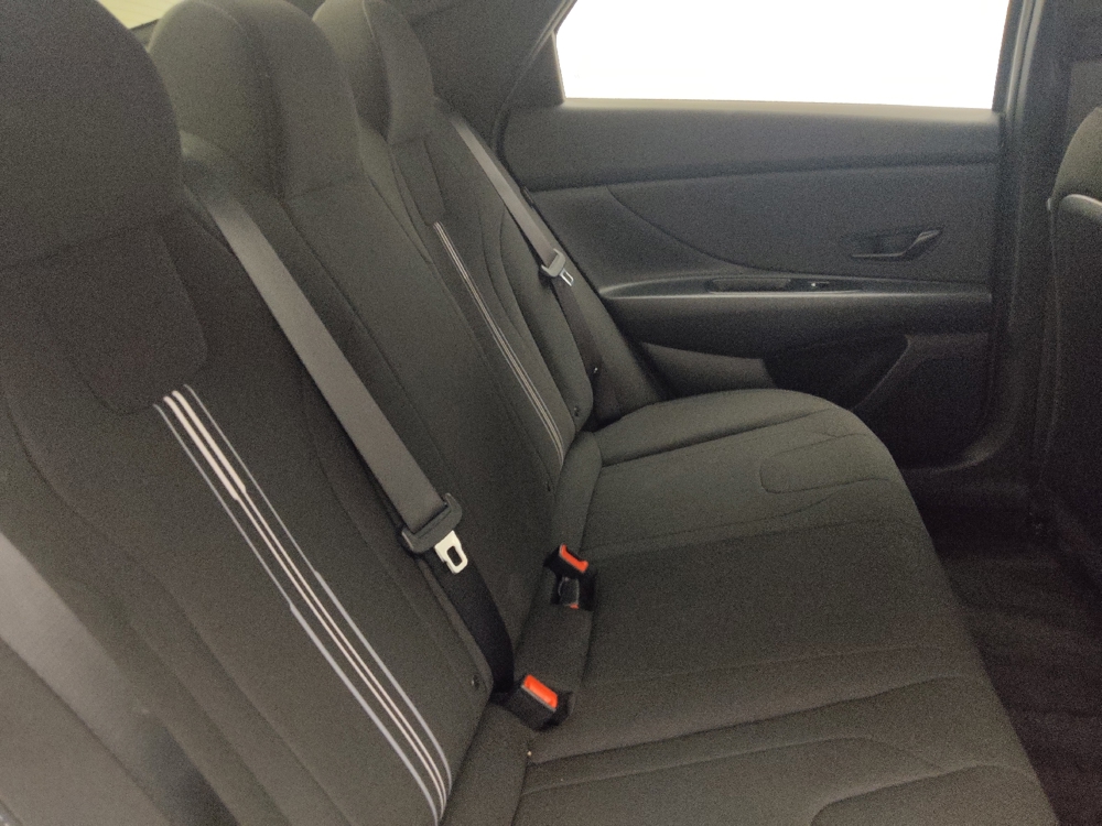 2025 Hyundai Elantra SEL - Photo 15