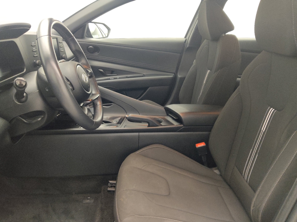 2025 Hyundai Elantra SEL - Photo 13