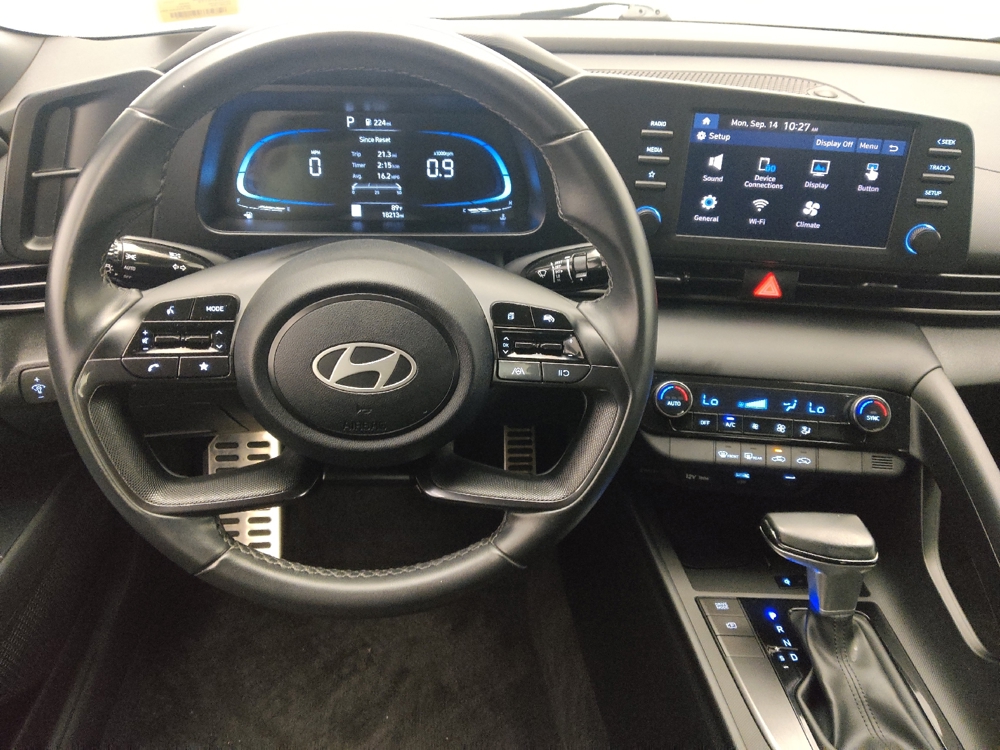 2025 Hyundai Elantra SEL - Photo 17