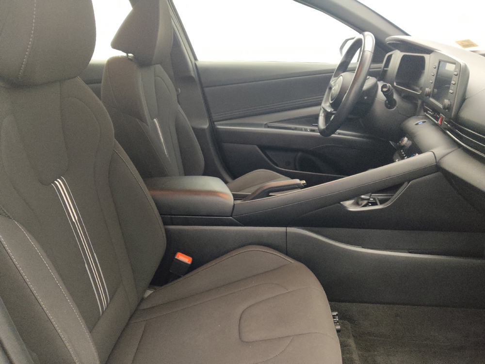 2025 Hyundai Elantra SEL - Photo 16