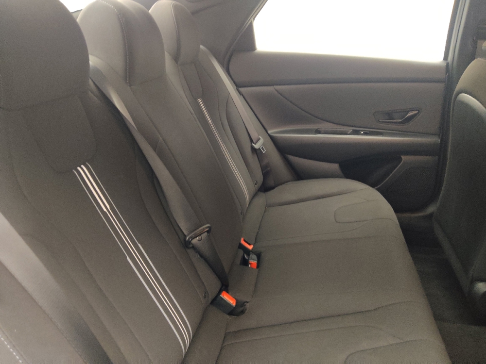 2025 Hyundai Elantra SEL - Photo 15