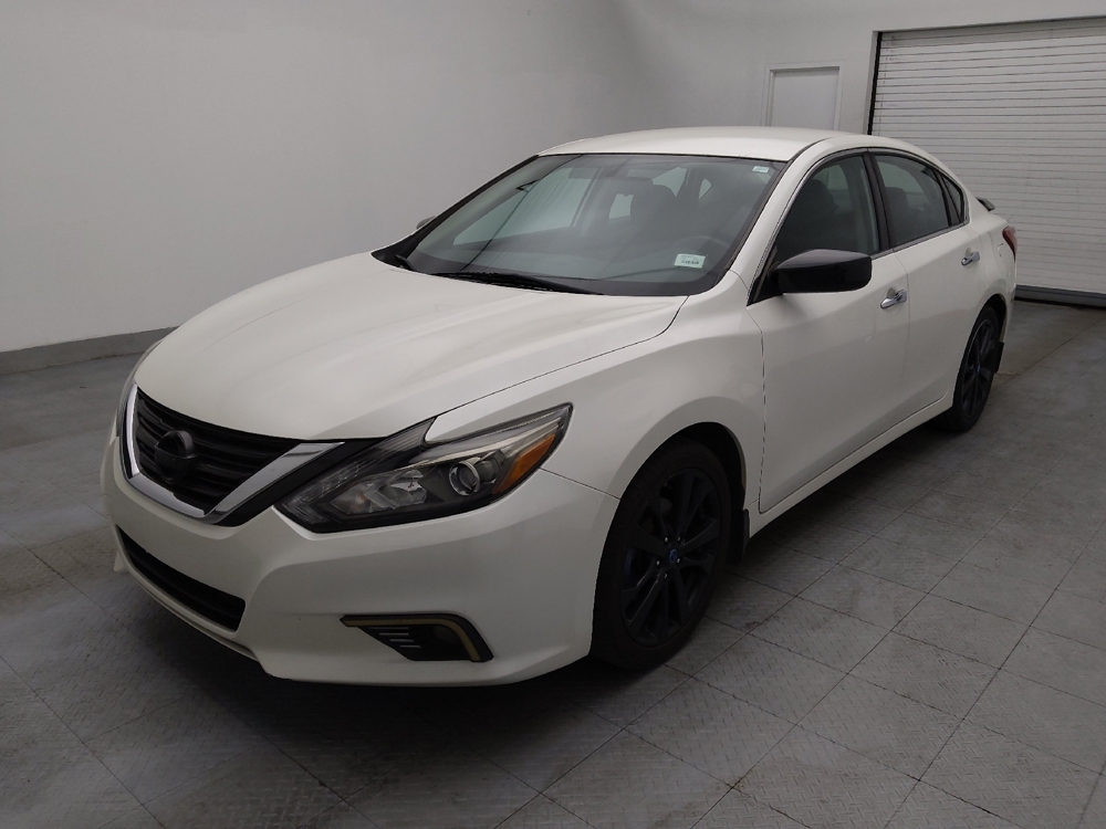 2017 Nissan Altima SR's photo