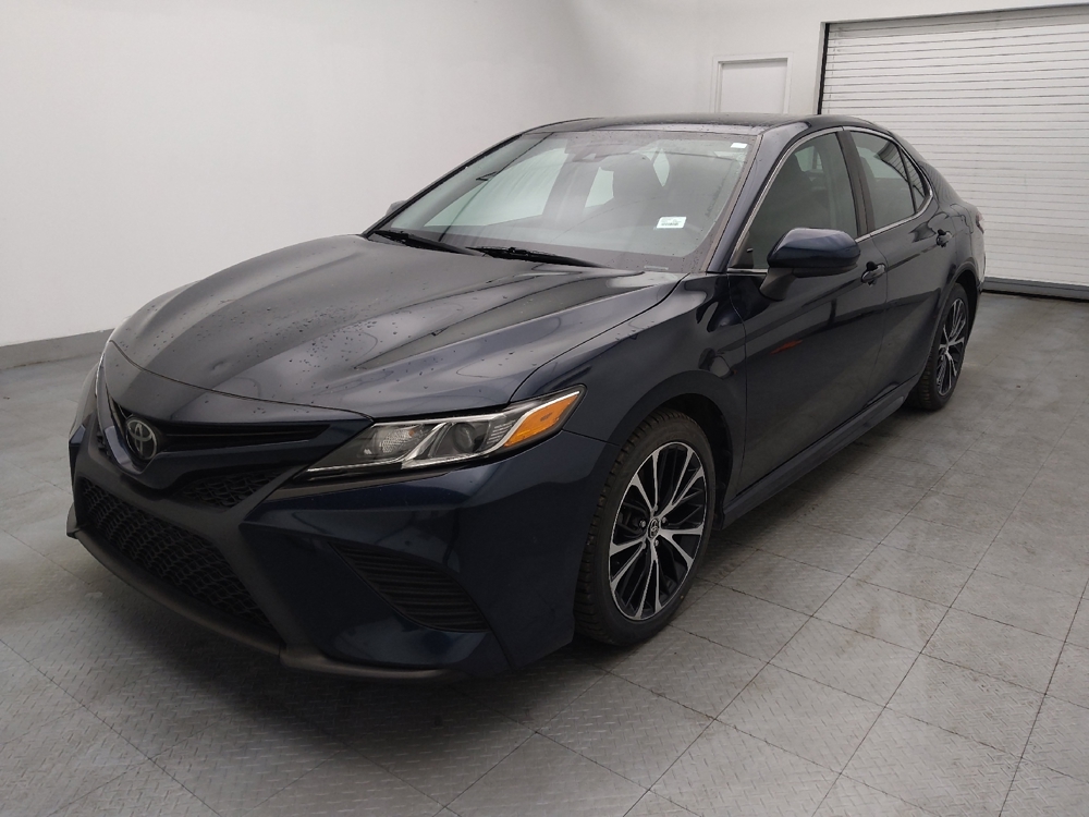 2020 Toyota Camry SE's photo