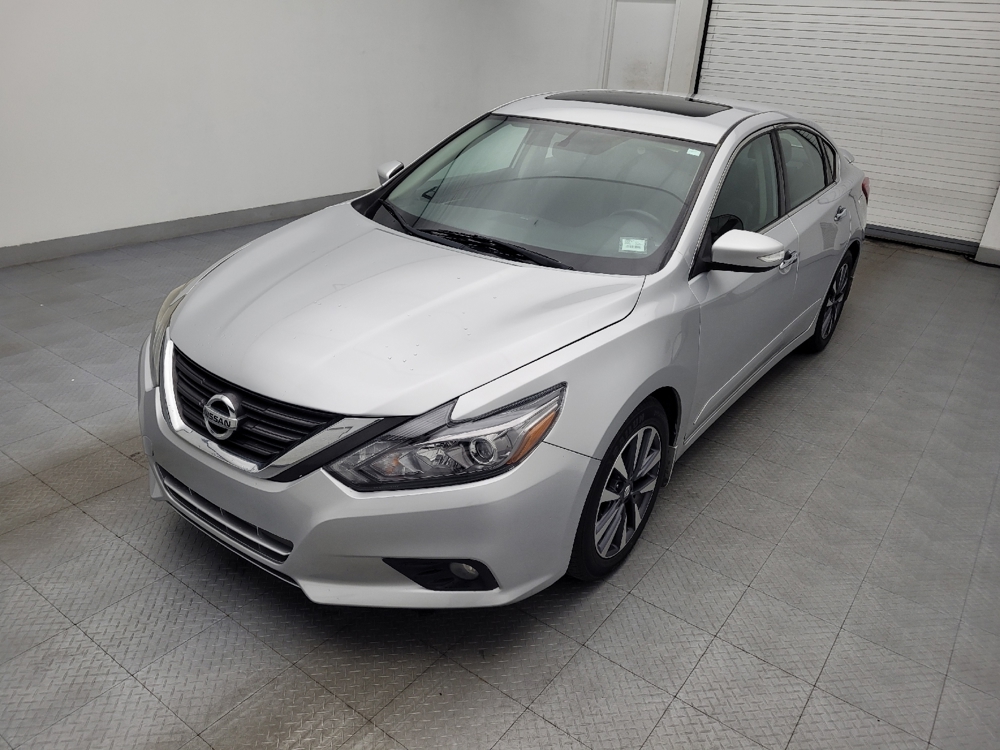 2016 Nissan Altima SL's photo