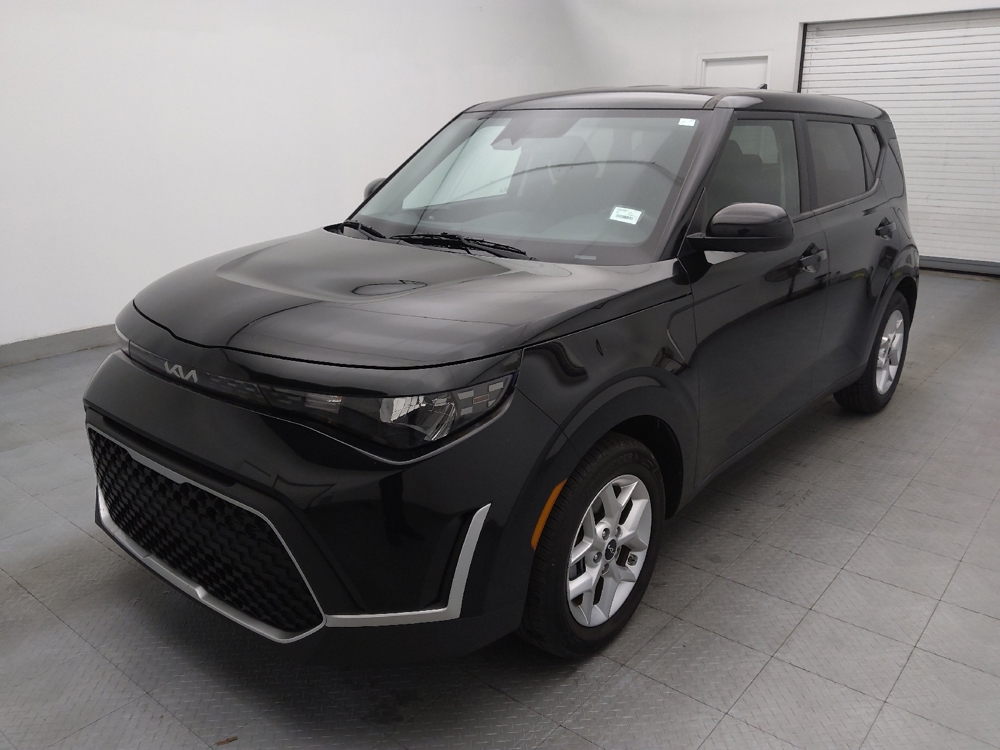 2023 Kia Soul LX's photo