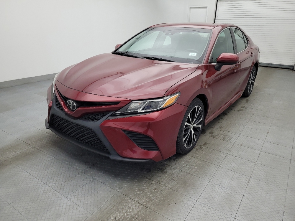 2018 Toyota Camry SE's photo