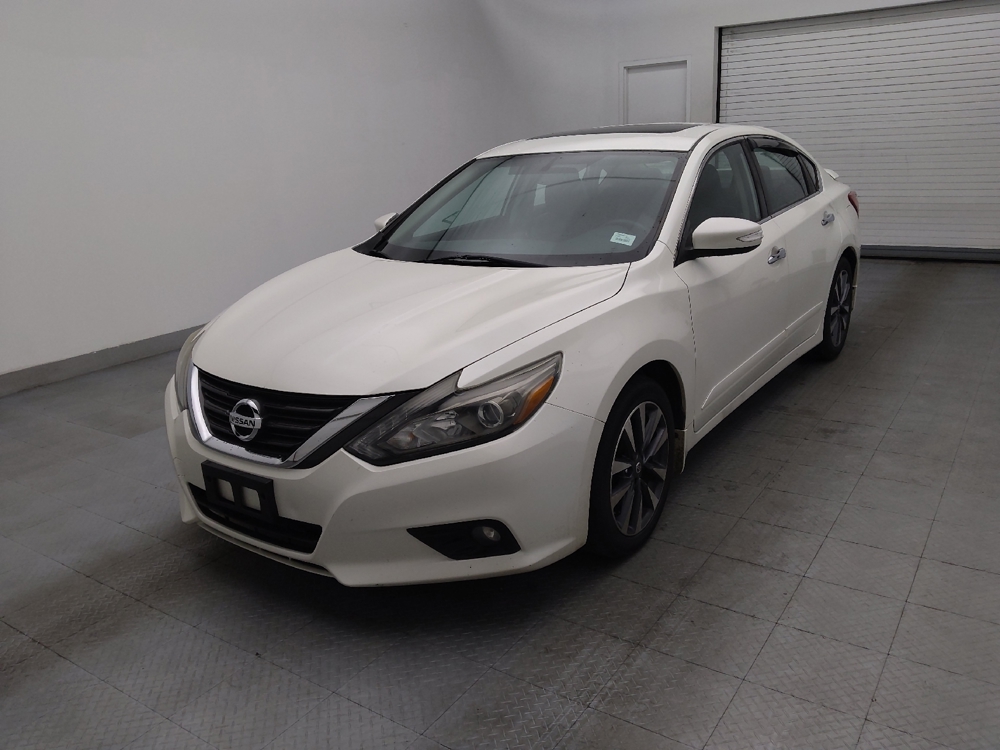 2017 Nissan Altima SL's photo