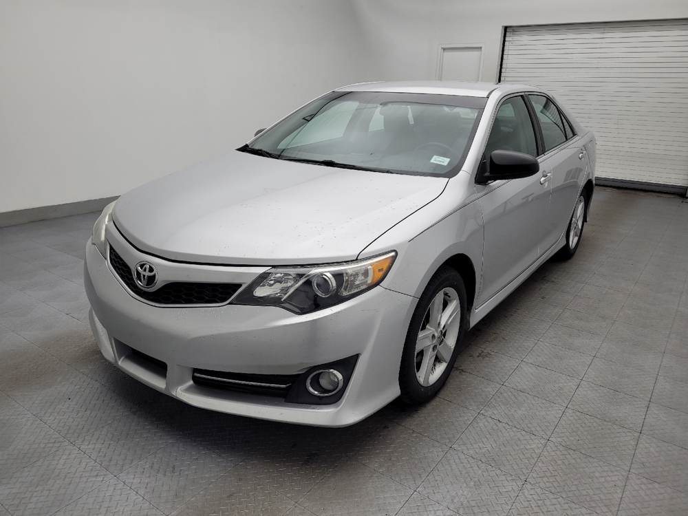 2014 Toyota Camry SE's photo