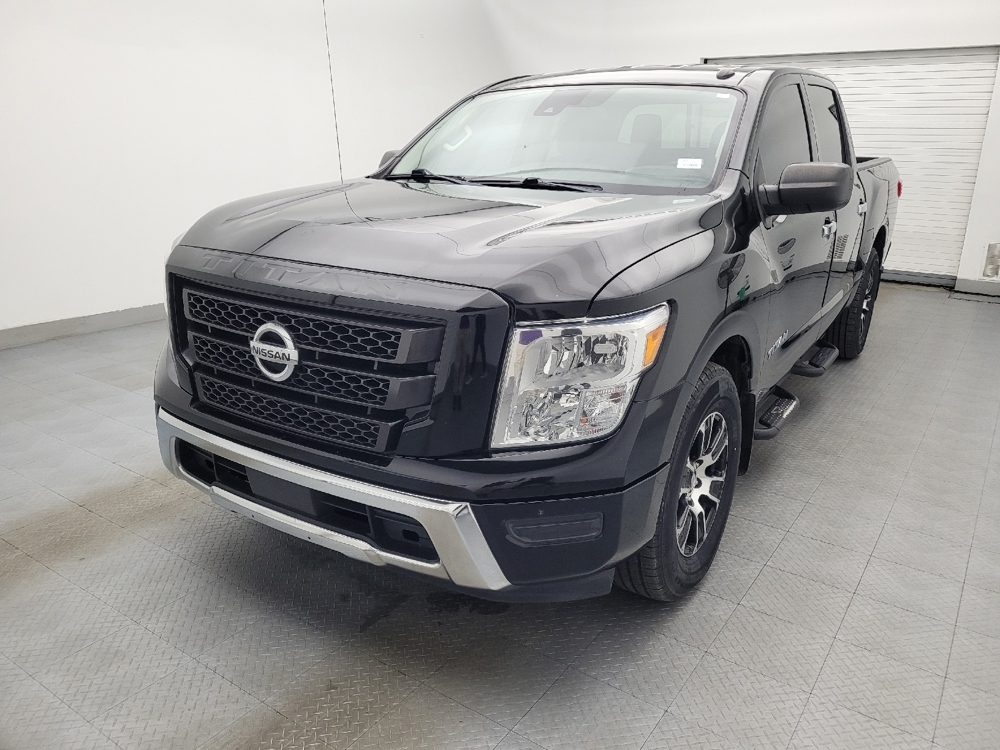 2021 Nissan Titan SV's photo