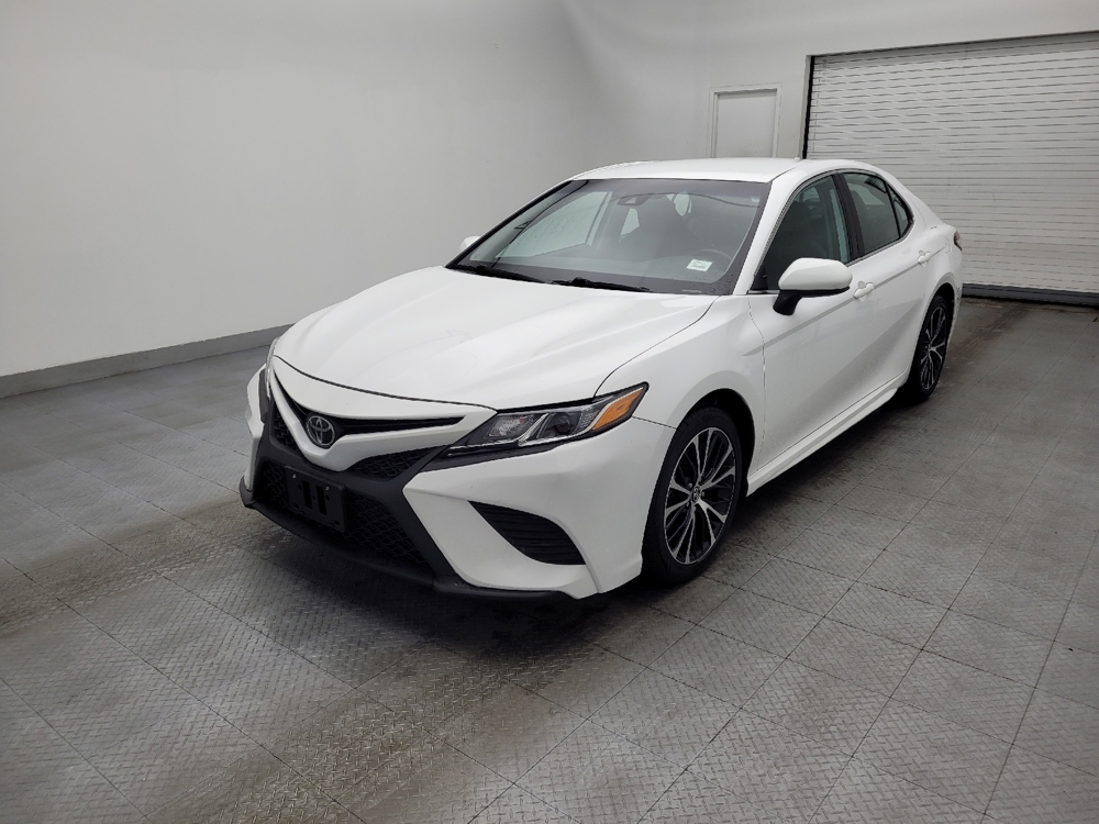 2020 Toyota Camry SE's photo