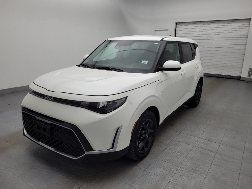 2023 Kia Soul LX's photo