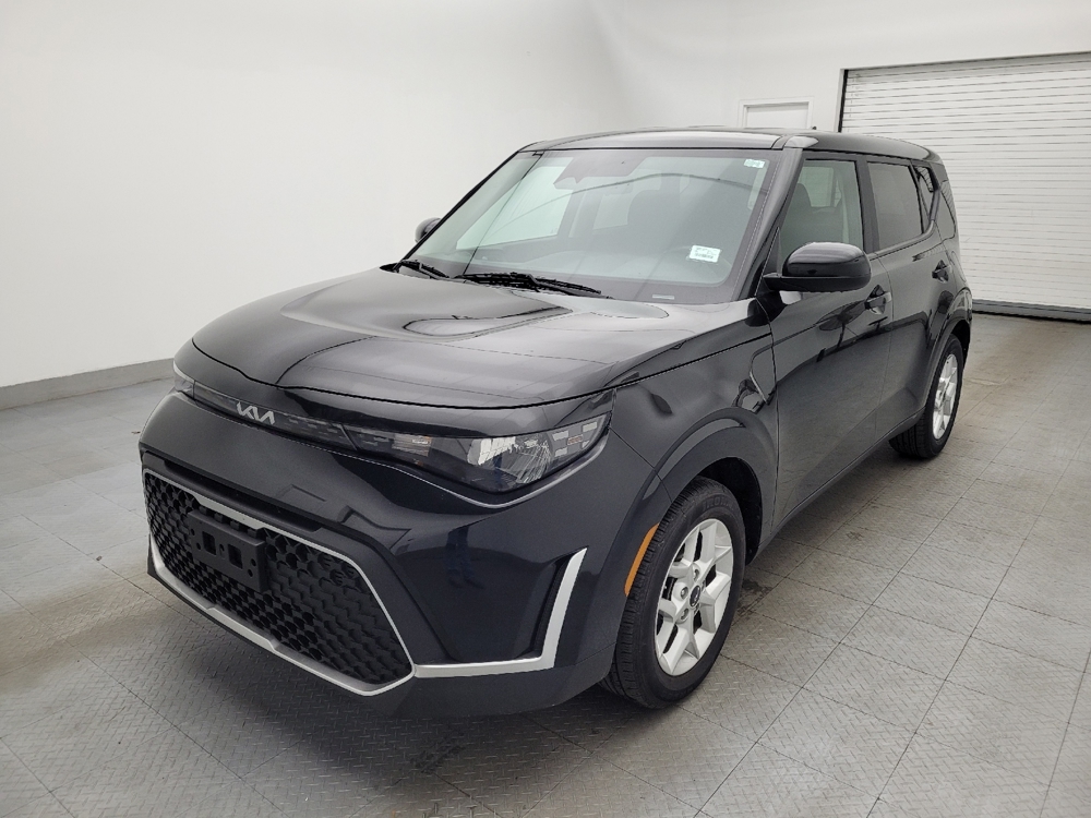 2023 Kia Soul LX's photo