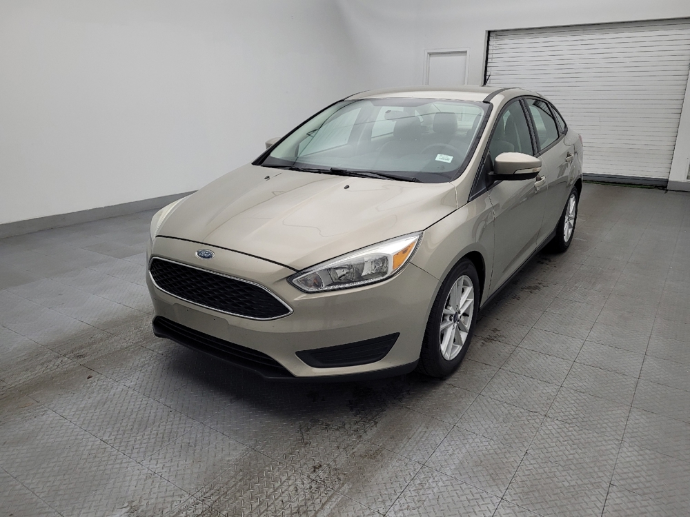 2016 Ford Focus SE's photo