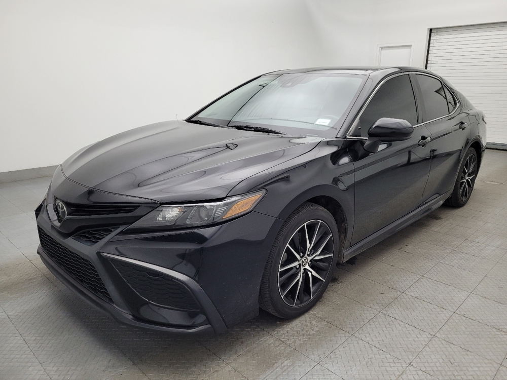 2021 Toyota Camry SE's photo