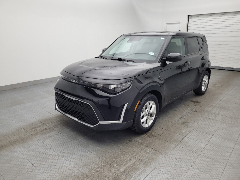 2023 Kia Soul LX's photo