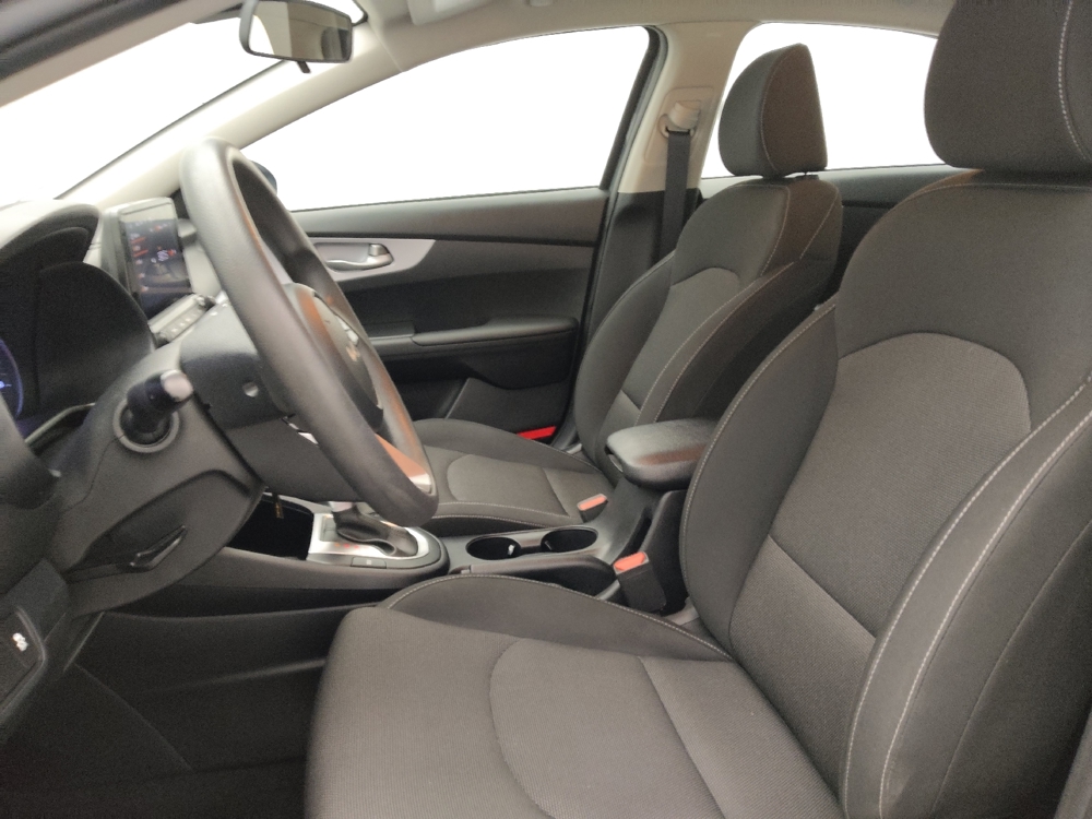 2024 Kia Forte LXS - Photo 13