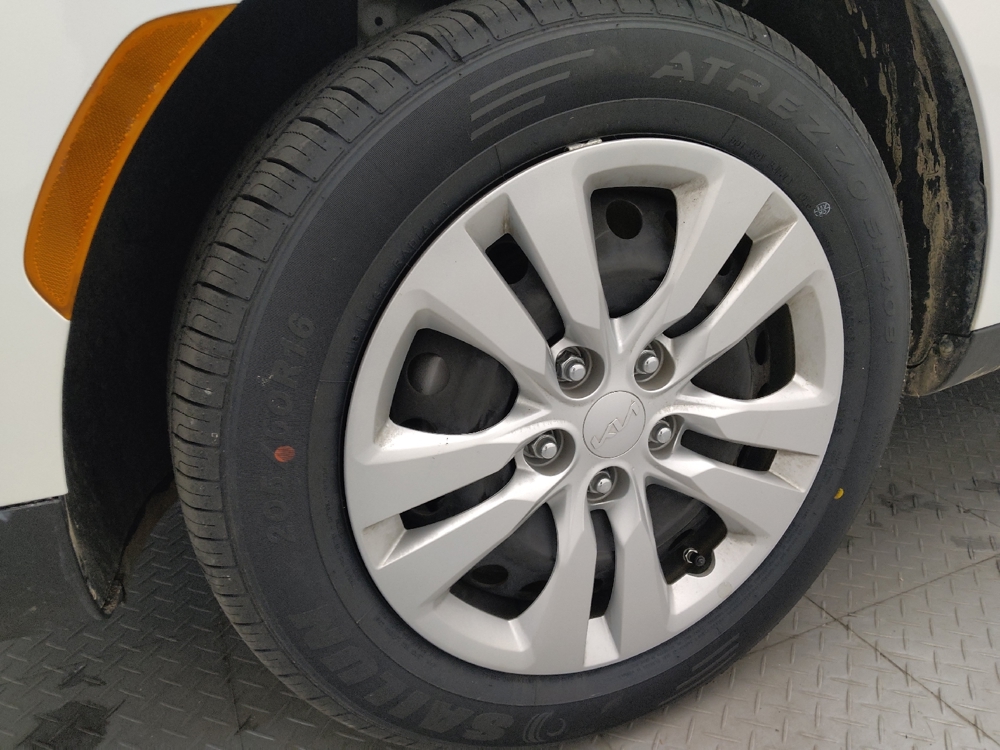 2025 Kia Soul LX - Photo 24
