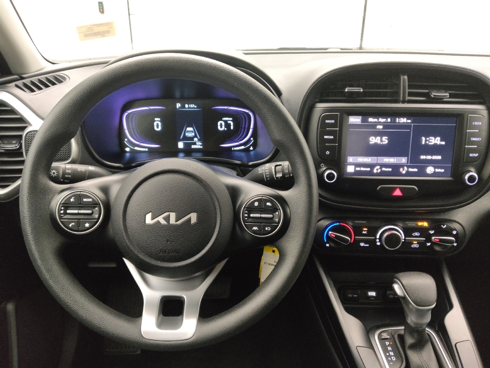 2025 Kia Soul LX - Photo 17