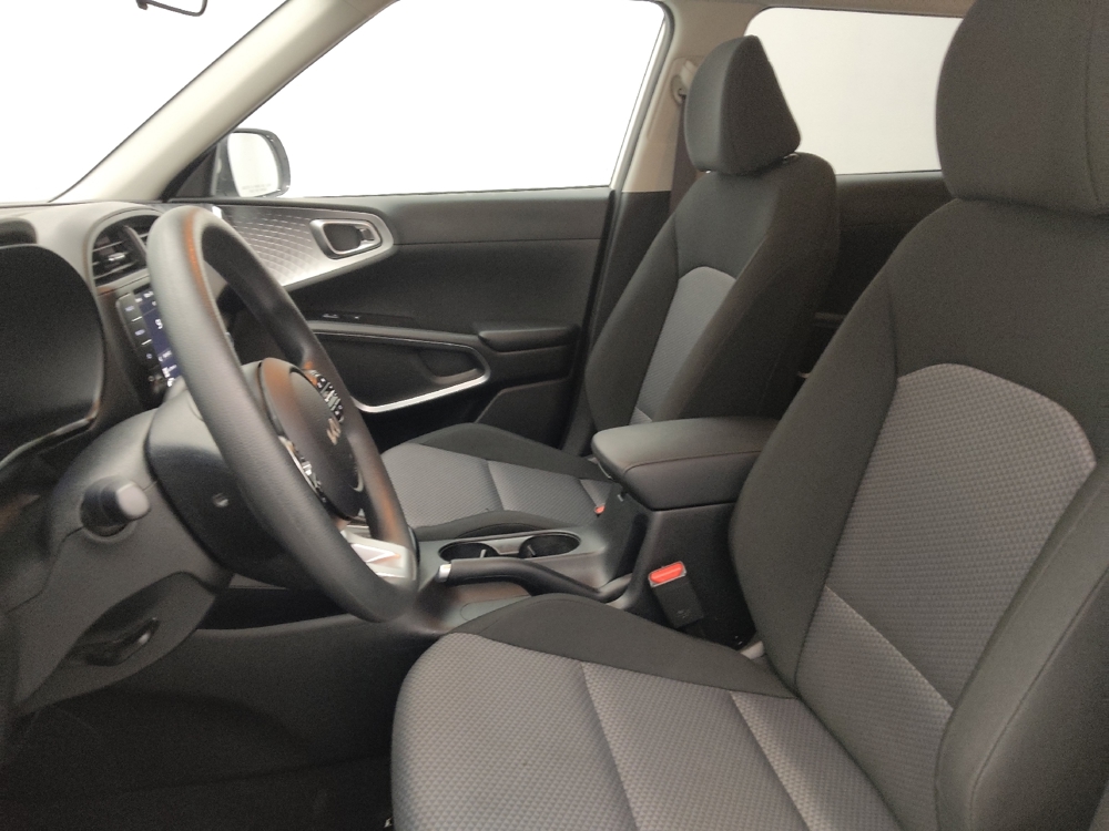 2025 Kia Soul LX - Photo 13